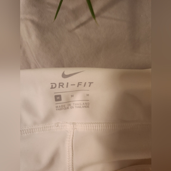 Medium Nike Dry Fit Skort with Lace Pleats - Picture 4 of 5